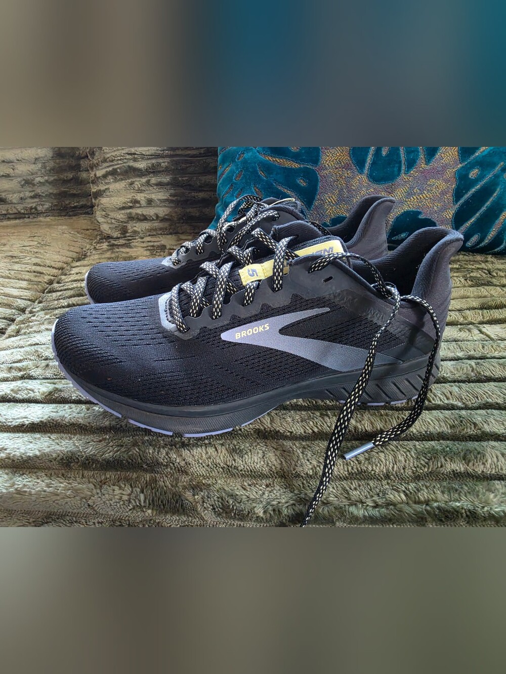 Brooks Black Running Shoes Women’s Size 7.5 Sneakers ✨️